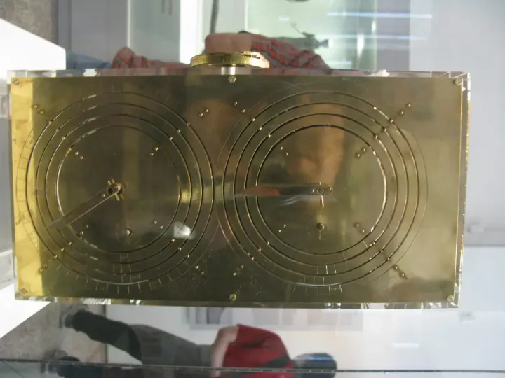 Greek inscriptions on the Antikythera mechanism