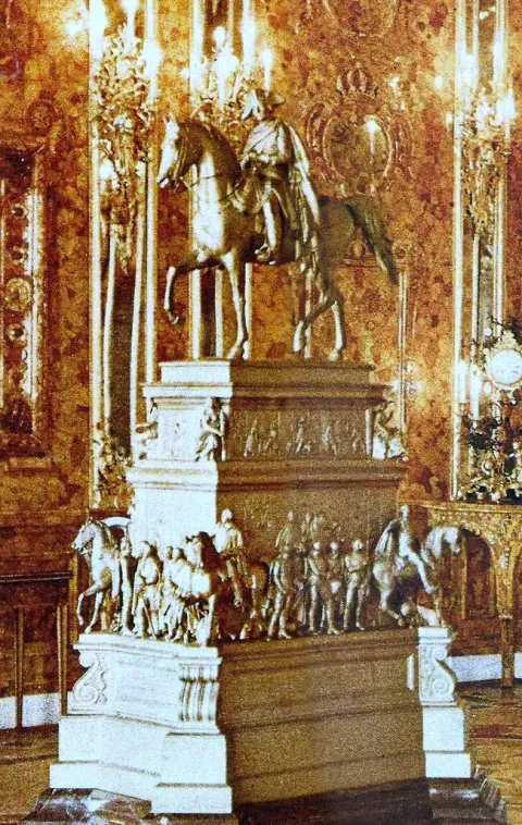 Historical photograph of the original Amber Room
