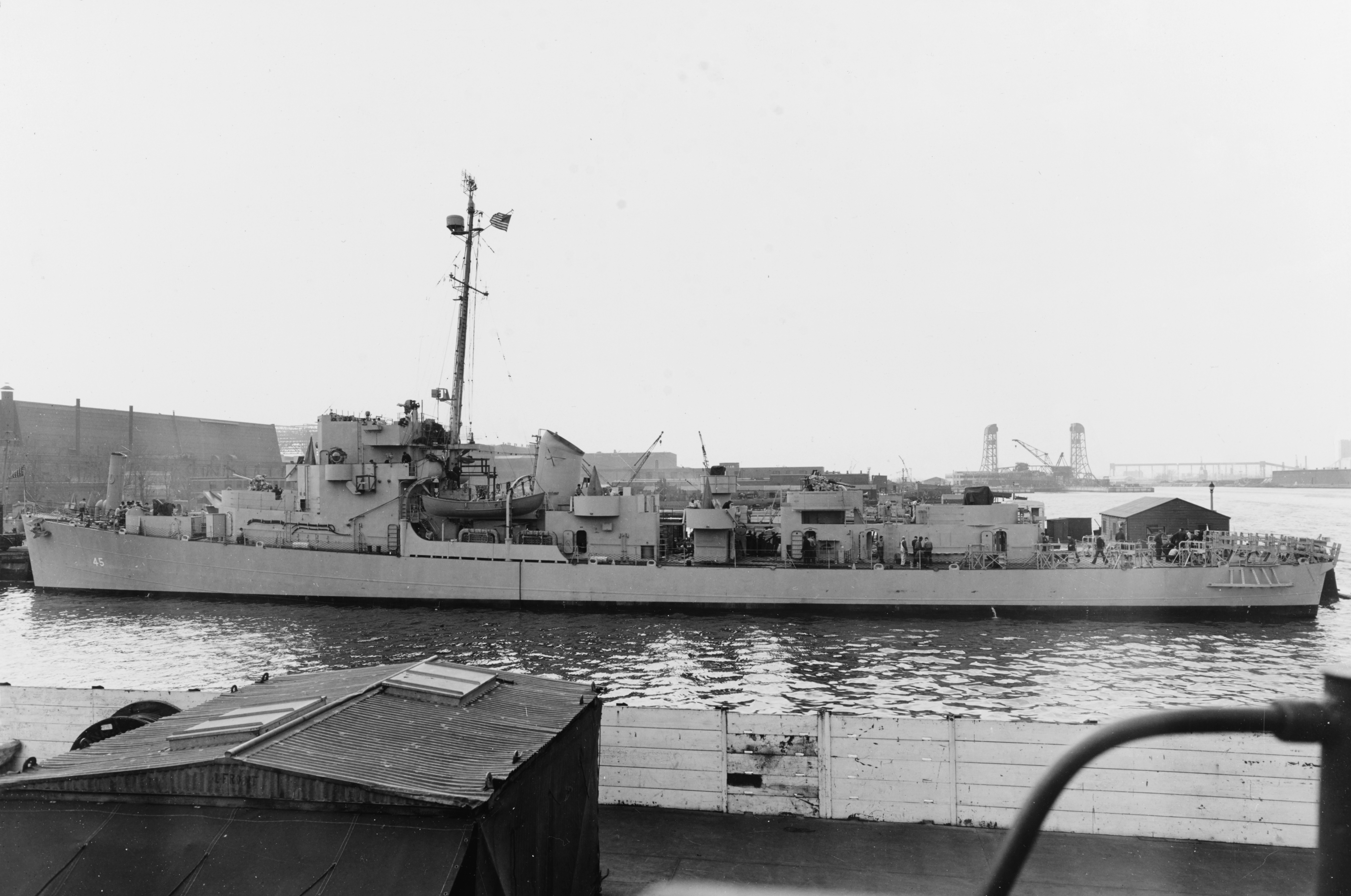 Destroyer escort at the Philadelphia Naval Shipyard, 1943